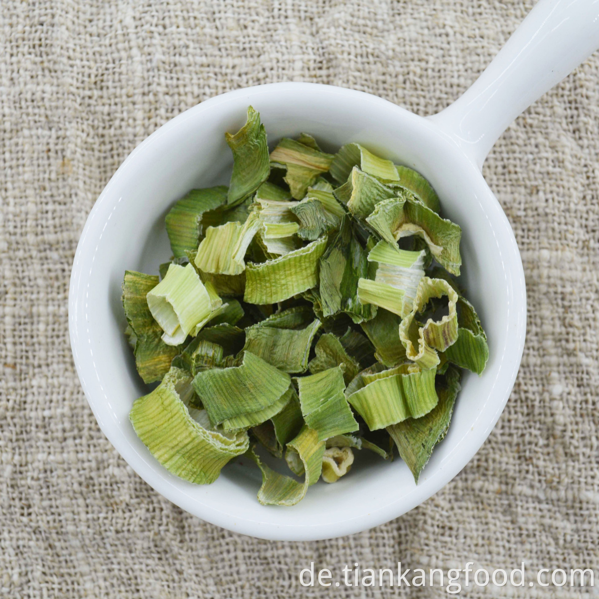 Dehydrated dried green leeks